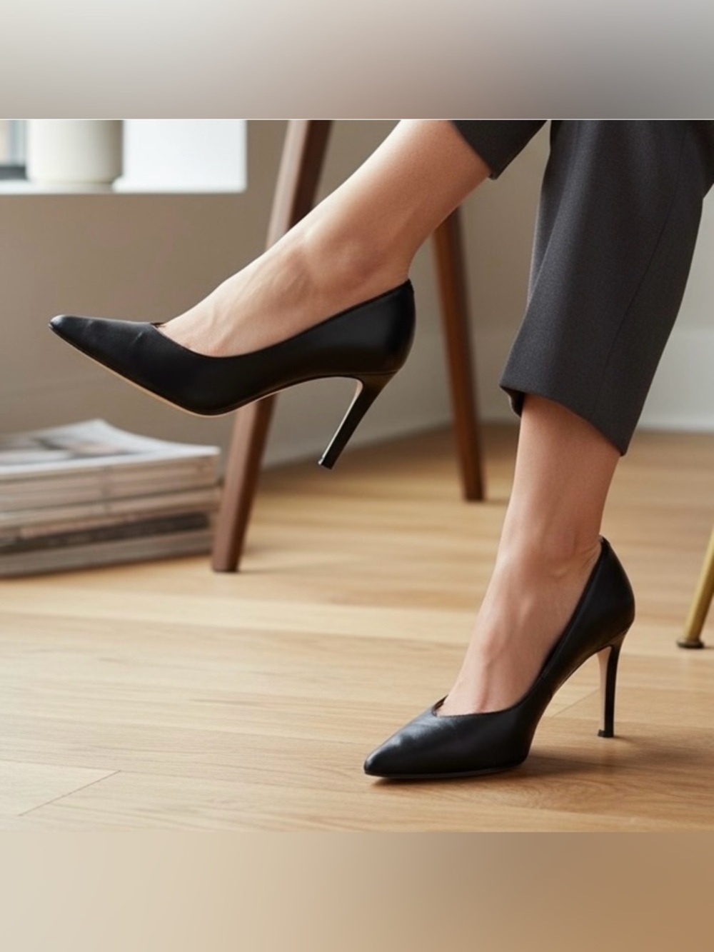 BANANA REPUBLIC 8.5 Black Leather V Vamp Pumps R $190